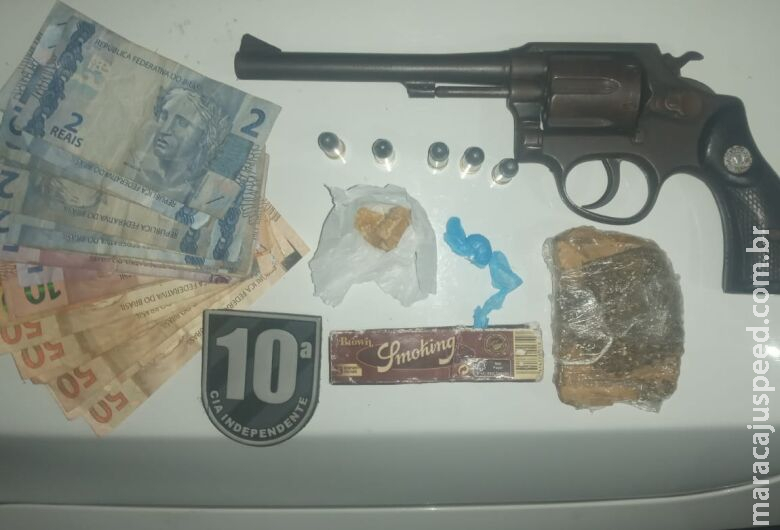 Veículo roubado e arma de fogo são apreendidos em ação policial