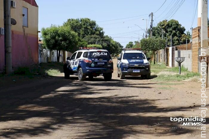 Vizinho toma facada de marido 