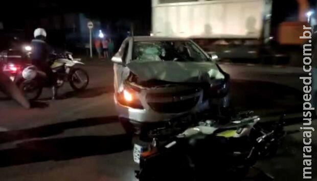 Acidente com dois carros e uma moto deixa motociclista ferido na Vila Bandeirantes