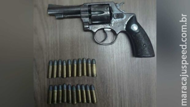 Ameaçada pelo ex-marido, jovem esconde arma e o denuncia