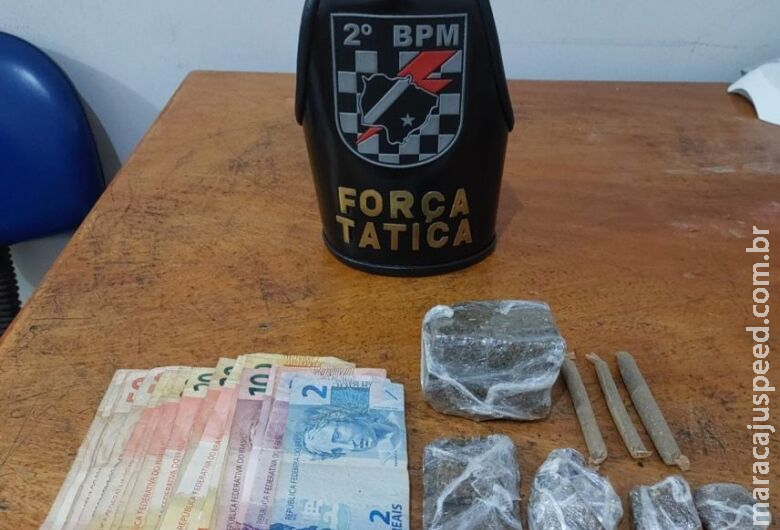 Após tentativa de fuga, homem é preso com drogas em praça