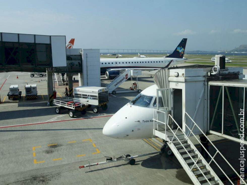 Balão atinge avião em abastecimento e por pouco não causa tragédia