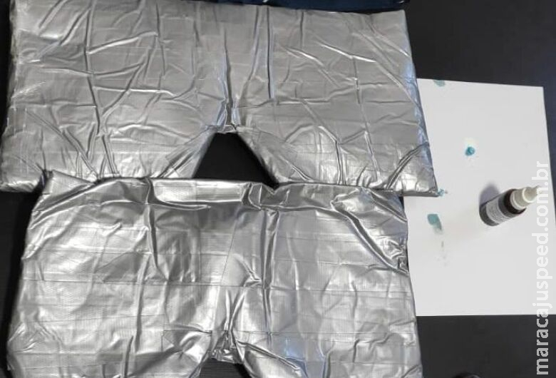 Boliviana é presa levando 4kg de cocaína em cuecas falsas