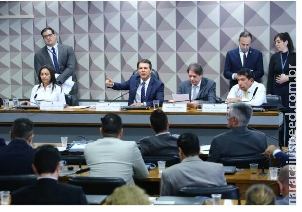 Bolsonaristas querem discutir anistia a golpistas na CPMI, diz colunista