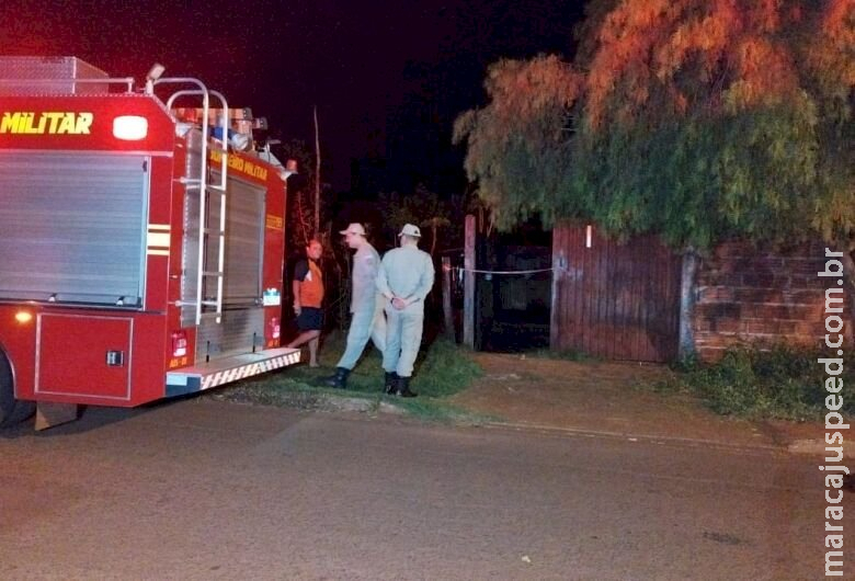 Bombeiros estouram cadeado e encontram homem morto em residência Bombeiros estouram cadeado e encontram homem morto em residência