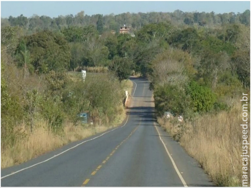 Carro pega fogo e idoso de 66 anos morre após bater em caminhão na MS-382