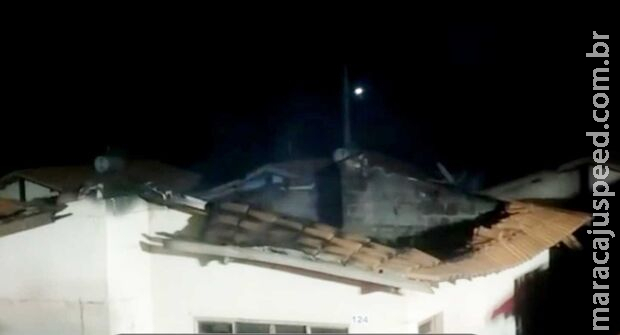 Casa pega fogo e fica totalmente destruída em Terenos Casa pega fogo e fica totalmente destruída em Terenos