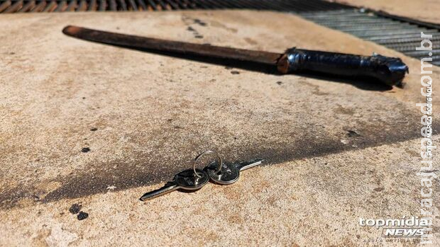 Casal agride adolescente com facão em confusão por entrega de chaves de casa alugada