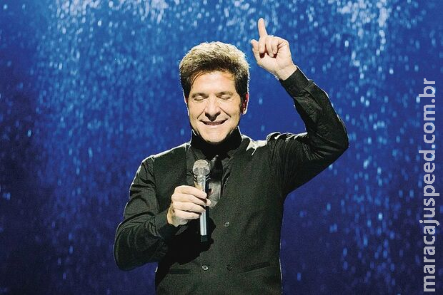 Daniel faz show romântico em noite dos namorados em Campo Grande