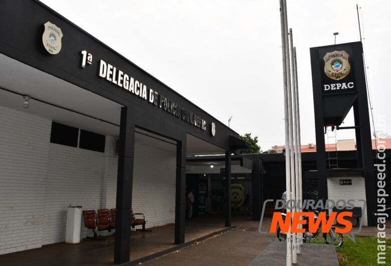 Homem é preso por bater na esposa gestante usando pedaço de madeira com fogo