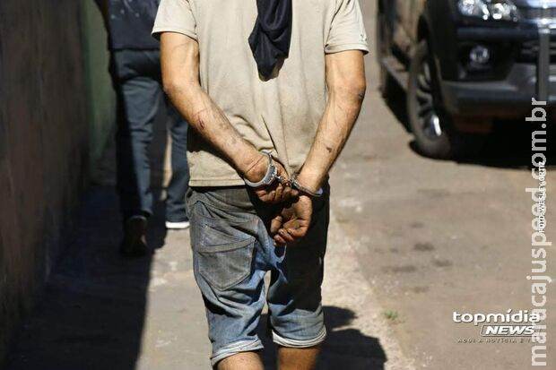 Homem invade casas, desmaia policial no soco e acaba baleado em Corguinho