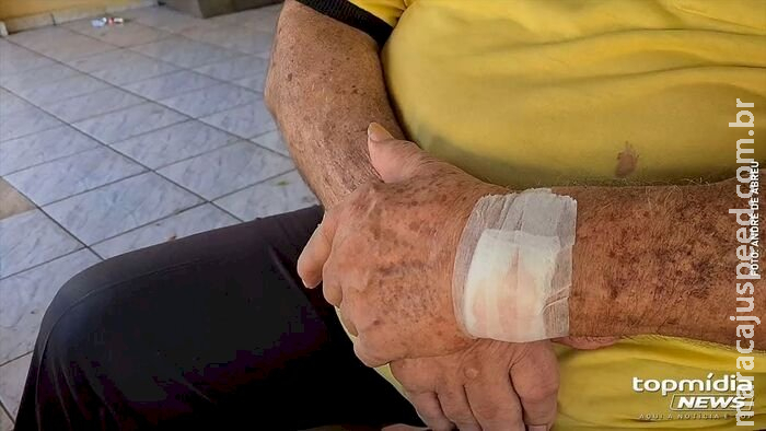 Idoso que mora em casa recheada de lixo é encontrado vagando em Dourados