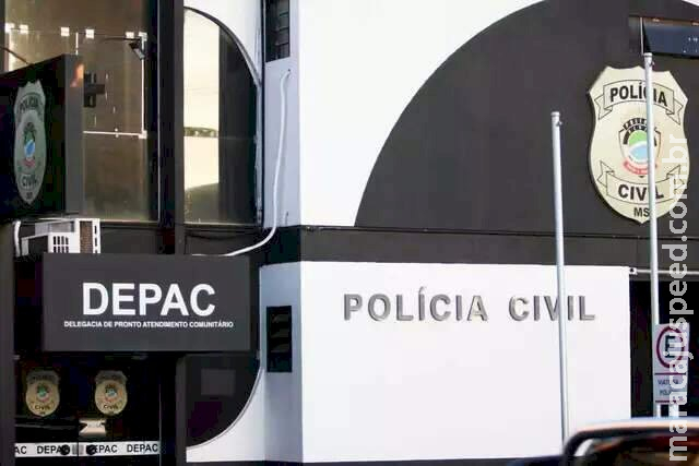 Jovem cai em emboscada, é algemado e leva coronhada de suposto policial