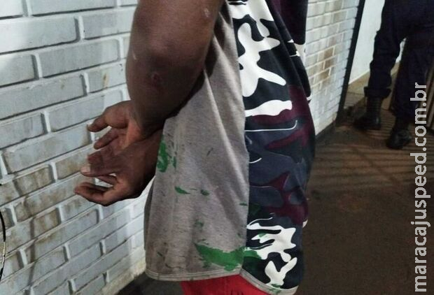 Jovens são esfaqueados no rosto após 