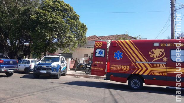 Mãe de aluno é esfaqueada na porta da escola em Campo Grande Mãe de aluno é esfaqueada na porta da escola em Campo Grande