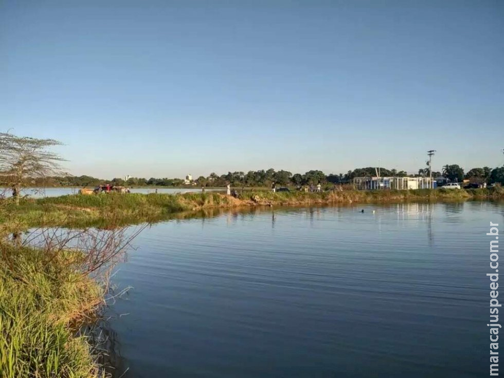 Menino de 12 anos morre afogado ao nadar em piscinão com amigos Menino de 12 anos morre afogado ao nadar em piscinão com amigos
