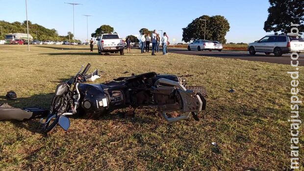 Motociclista arrebenta placa e morre em Antônio João Motociclista arrebenta placa e morre em Antônio João