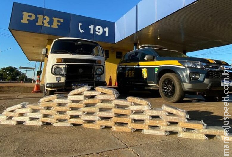 Motorista apresenta nervosismo e polícia encontra 52kg de cocaína em Kombi Motorista apresenta nervosismo e polícia encontra 52kg de cocaína em Kombi