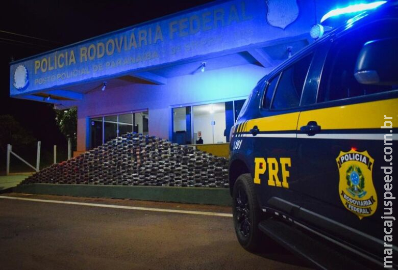 Motorista é flagrado com carga de cocaína em caminhão carregado com madeiras Motorista é flagrado com carga de cocaína em caminhão carregado com madeiras