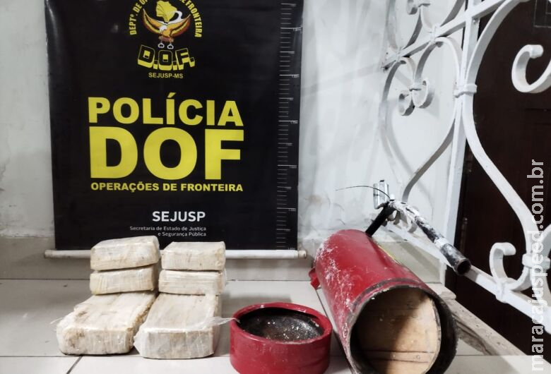 Mulher é presa transportando cocaína dentro de extintor Mulher é presa transportando cocaína dentro de extintor