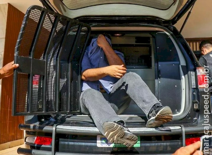 Preso por pedofilia, dentista tenta voltar a consultório