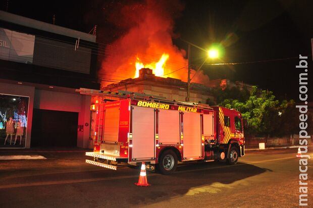 Princípio de incêndio mobiliza Bombeiros em galpão de empresa na Vila Ipiranga