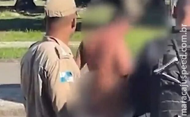 Procurando o ponto G: motorista de aplicativo fica com câmbio preso no ânus Procurando o ponto G: motorista de aplicativo fica com câmbio preso no ânus