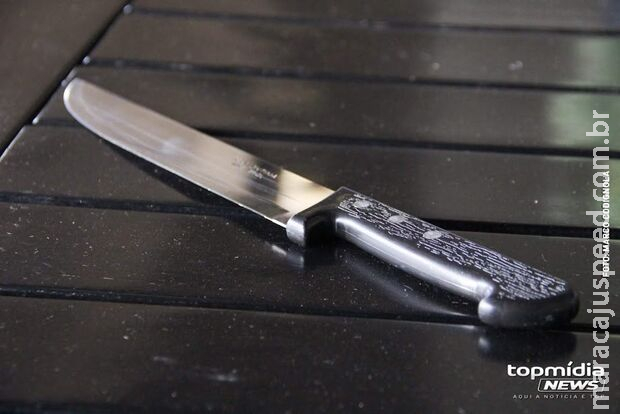 Após discussão, homem aparece ferido e acusa esposa de ter o esfaqueado no Coophavilla