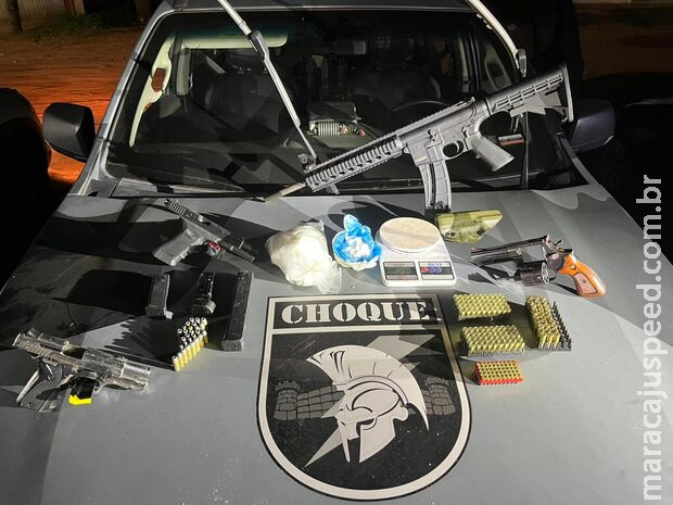 Batalhão de Choque descobre arsenal com fuzil e pistolas no Jd. Anache