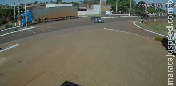 Carro invade preferencial e deixa auxiliar de enfermagem em estado grave