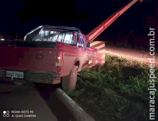 Colisão entre caminhonete e torre de alta tensão na BR-262 deixa mulher em estado gravíssimo Colisão entre caminhonete e torre de alta tensão na BR-262 deixa mulher em estado gravíssimo