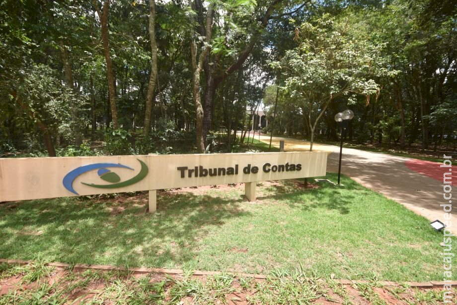 Conselheiros do TCE-MS vão ficar afastados por mais 1 ano