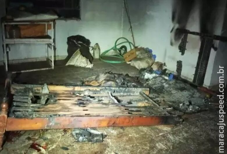 Corpo é encontrado carbonizado no interior de casa em assentamento Corpo é encontrado carbonizado no interior de casa em assentamento
