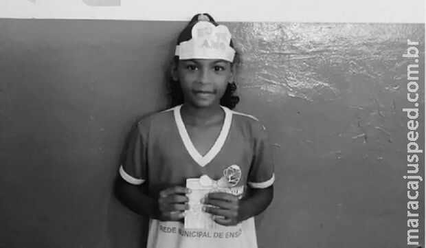 Criança morre ao tomar choque elétrico enquanto usava celular na tomada no Pernambuco