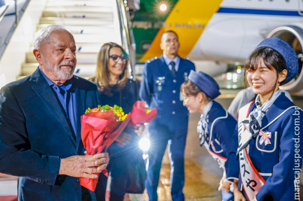 Criticado por viagens internacionais, Lula vai visitar Vaticano e Paris neste mês Criticado por viagens internacionais, Lula vai visitar Vaticano e Paris neste mês