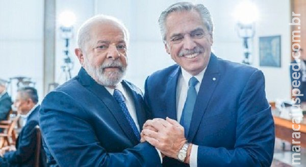 Dilma dá aval para análise de inclusão da Argentina no banco dos Brics Dilma dá aval para análise de inclusão da Argentina no banco dos Brics