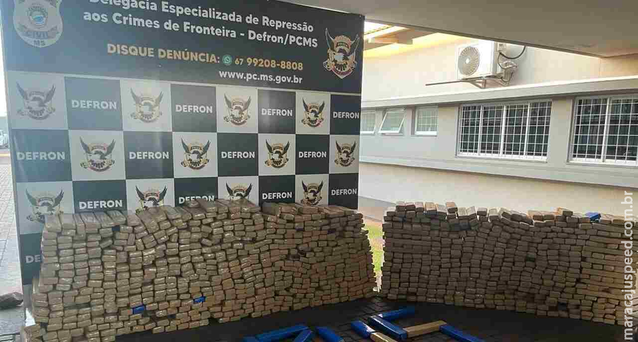 Dupla de jovens é flagrada com mais de uma tonelada de maconha em Dourados Dupla de jovens é flagrada com mais de uma tonelada de maconha em Dourados
