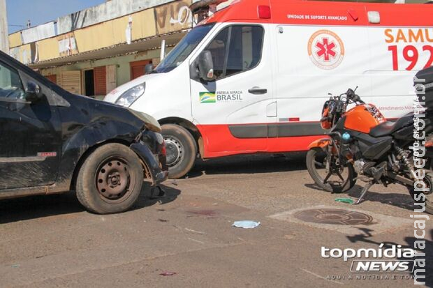 Enfermeiro é atropelado por carro e quebra a cabeça no Aero Rancho; mãe passou mal Enfermeiro é atropelado por carro e quebra a cabeça no Aero Rancho; mãe passou mal