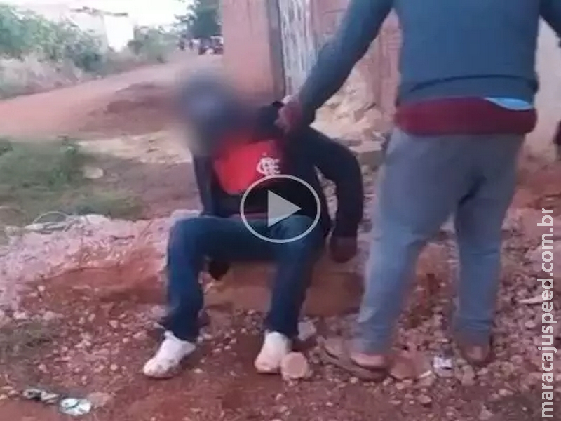 Ferido a golpes de faca, homem é encontrado sentado na rua Ferido a golpes de faca, homem é encontrado sentado na rua