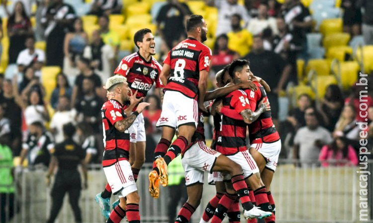 Flamengo goleia Vasco no clássico e assume quinta colocação Flamengo goleia Vasco no clássico e assume quinta colocação