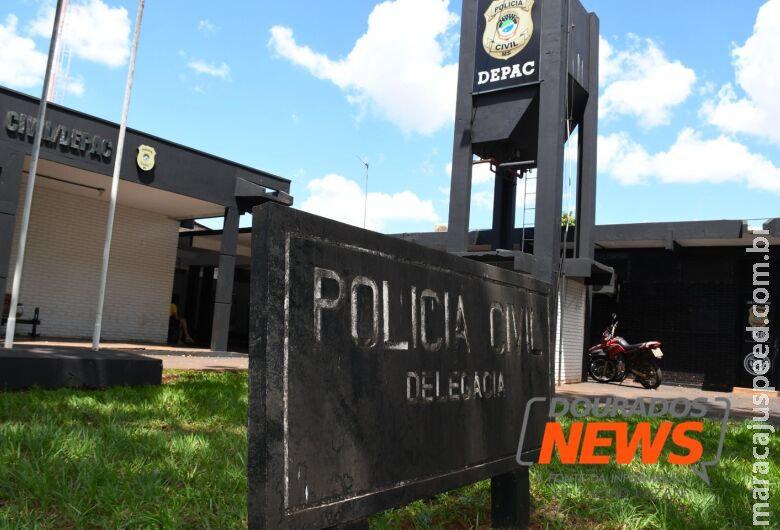 Homem é detido por populares após tentar furtar bicicleta em igreja Homem é detido por populares após tentar furtar bicicleta em igreja