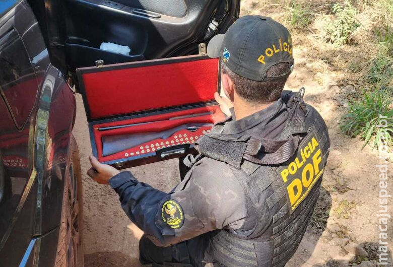 Homem é preso com espingarda e munições em rodovia estadual Homem é preso com espingarda e munições em rodovia estadual