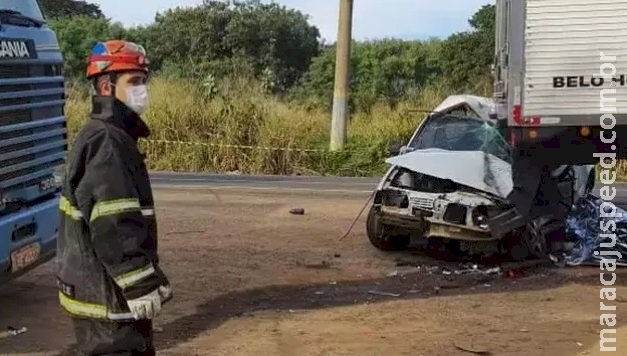 Idoso de 67 anos morre ao atingir traseira de caminhão estacionado