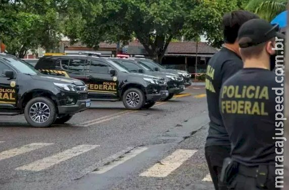 Líder de esquema que fraudava documentos para financiar veículos é alvo da PF Líder de esquema que fraudava documentos para financiar veículos é alvo da PF