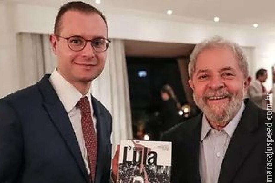 Lula recebe Zanin no Planalto e avisa Senado que indicação ao STF sai nas próximas horas Lula recebe Zanin no Planalto e avisa Senado que indicação ao STF sai nas próximas horas