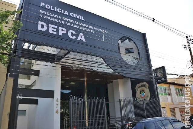 Mãe é presa por abandonar crianças de 2 e 8 anos e polícia investiga estupro em MS