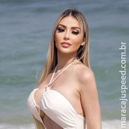 Modelo sofre AVC e morre após passar por cirurgia para retirar silicone