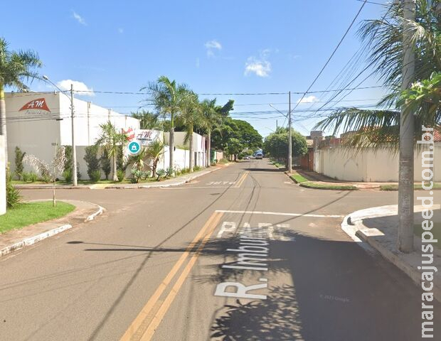 Motociclista encurrala e passa a mão em mulher no Tijuca