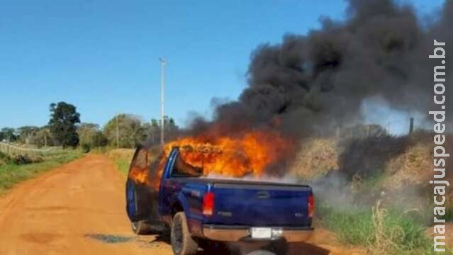 Motorista é baleado e encontrado carbonizado dentro de caminhonete Motorista é baleado e encontrado carbonizado dentro de caminhonete