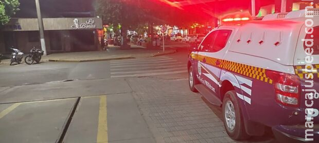 Mulher discute com o ex em festa e acaba agredida e arrastada pelos cabelos